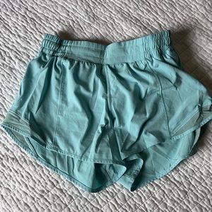 lululemon size 6 hotty hot shorts 4”